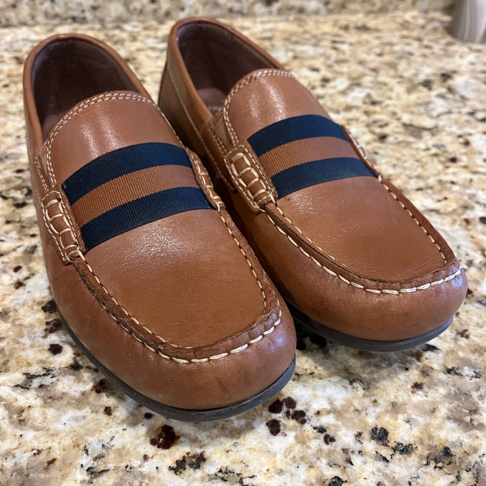 Boys size 7 Florsheim loafers like new